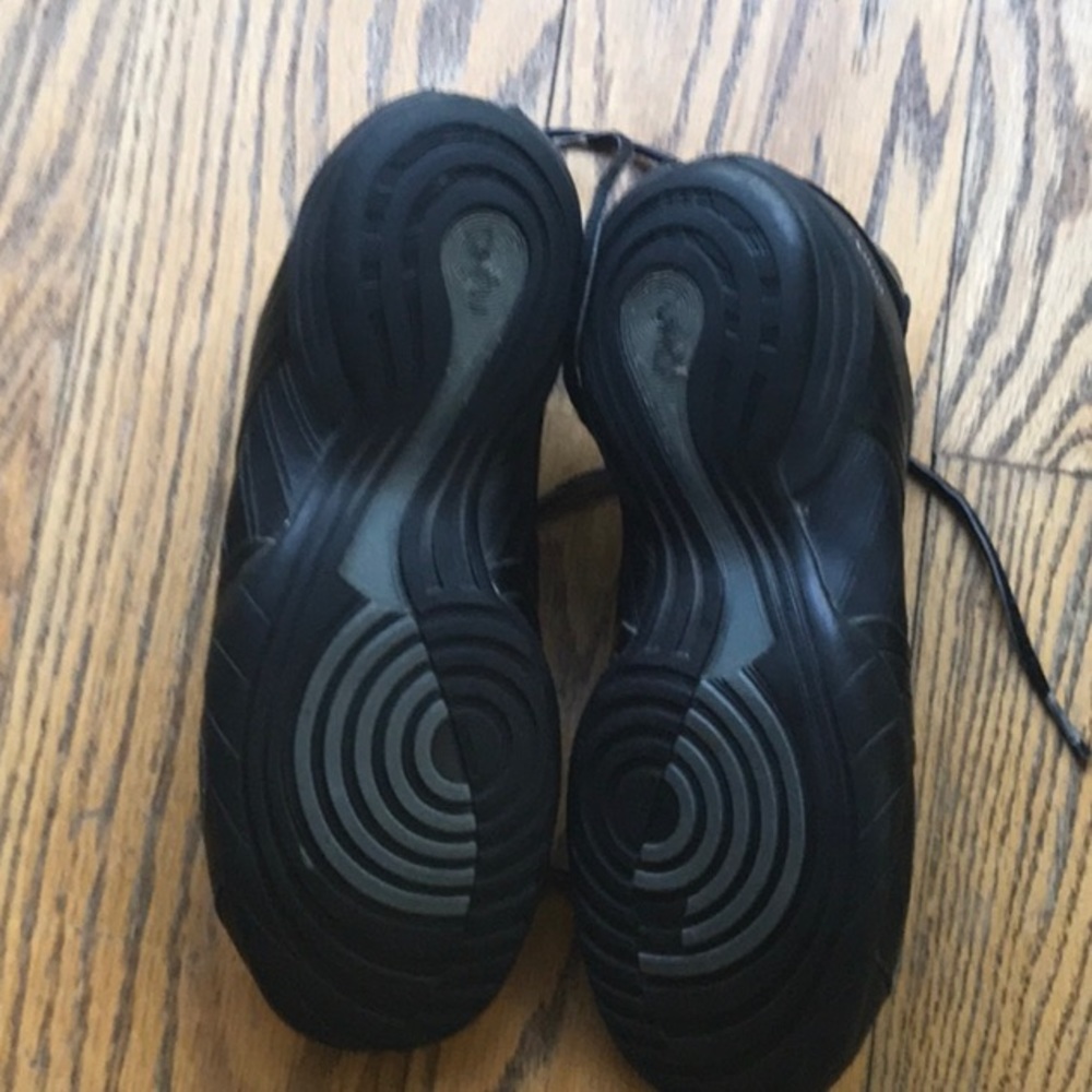 Gym shoes